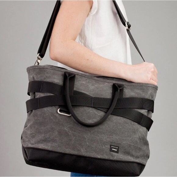 Crumpler Other - Crumpler THE GYPSY Moth No 2 Tote Messenger Laptop Bag Grey/Black